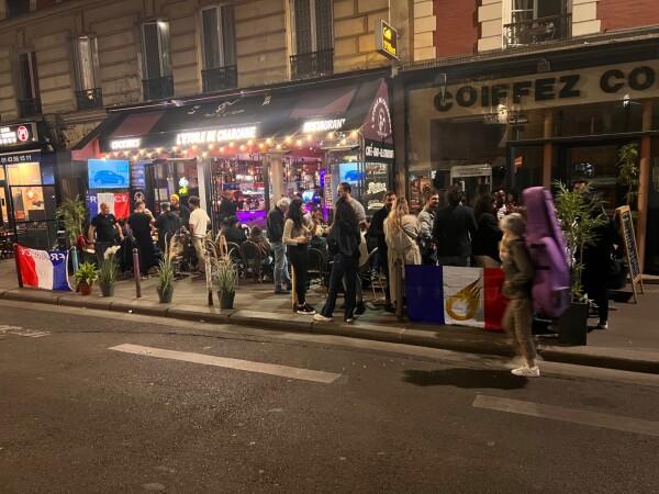 Best Sports Bars in Paris - L'étoile de Charonne