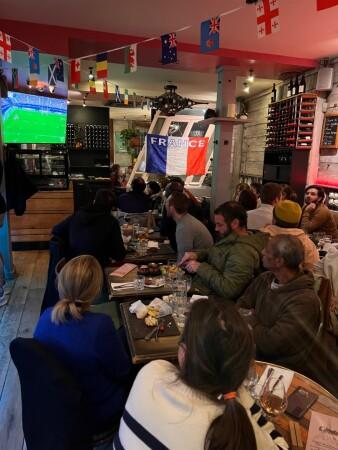 Best Sports Bars in Paris - L'étoile de Charonne