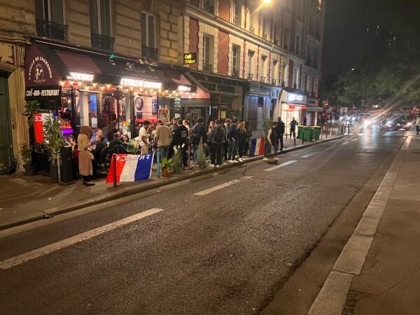 Best Sports Bars in Paris - L'étoile de Charonne