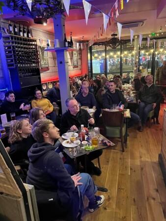 Best Sports Bars in Paris - L'étoile de Charonne