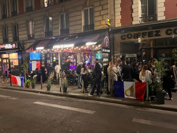 Best Sports Bars in Paris - L'étoile de Charonne