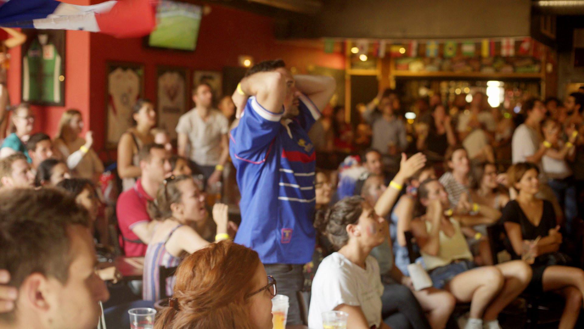 Best Sports Bars in Bordeaux - HMS Victory