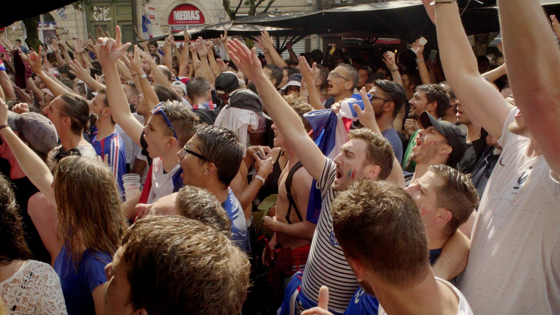 Best Sports Bars in Bordeaux - HMS Victory