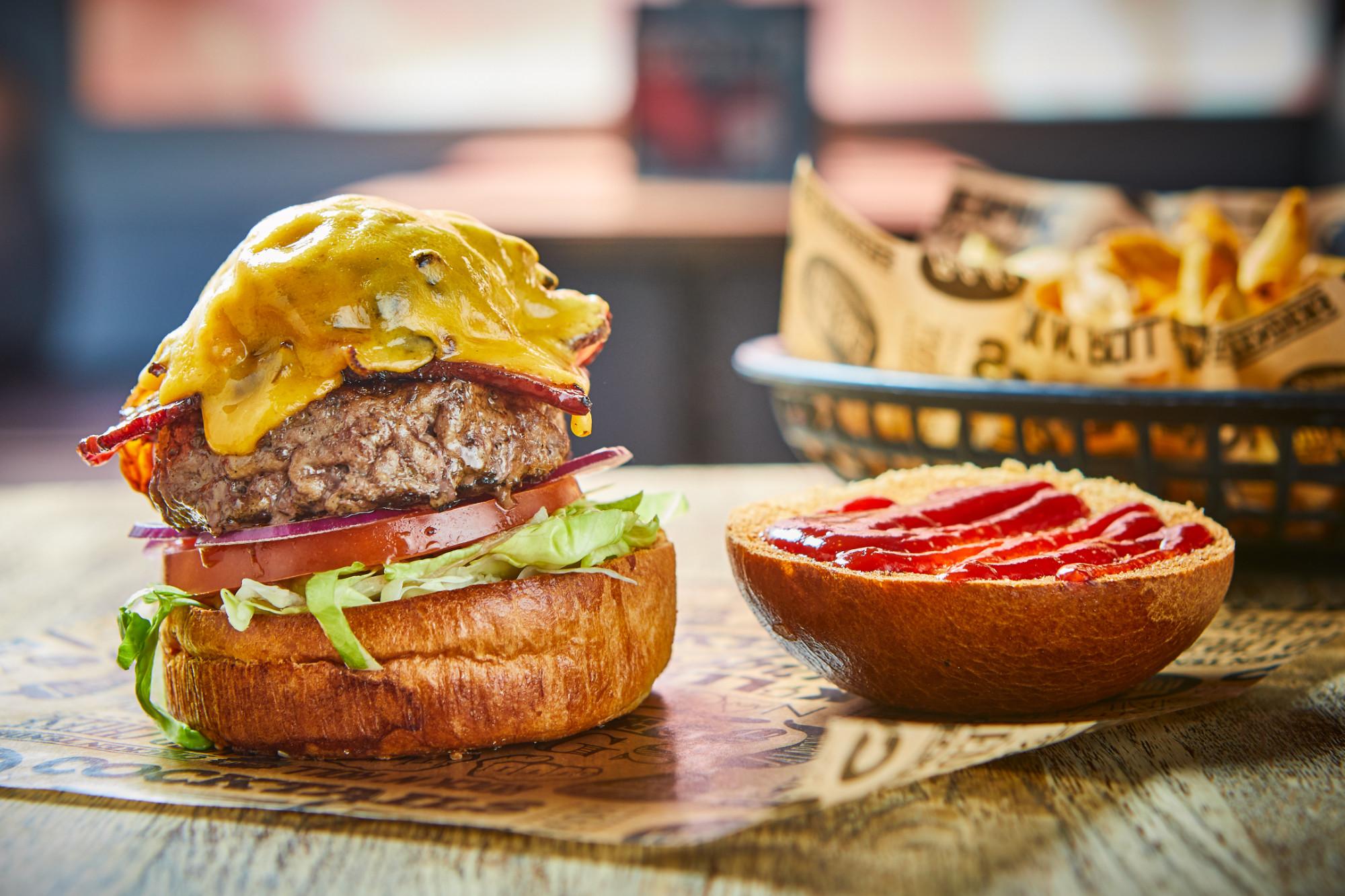 Best Sports Bars in Paris - Belushi's Gare Du Nord