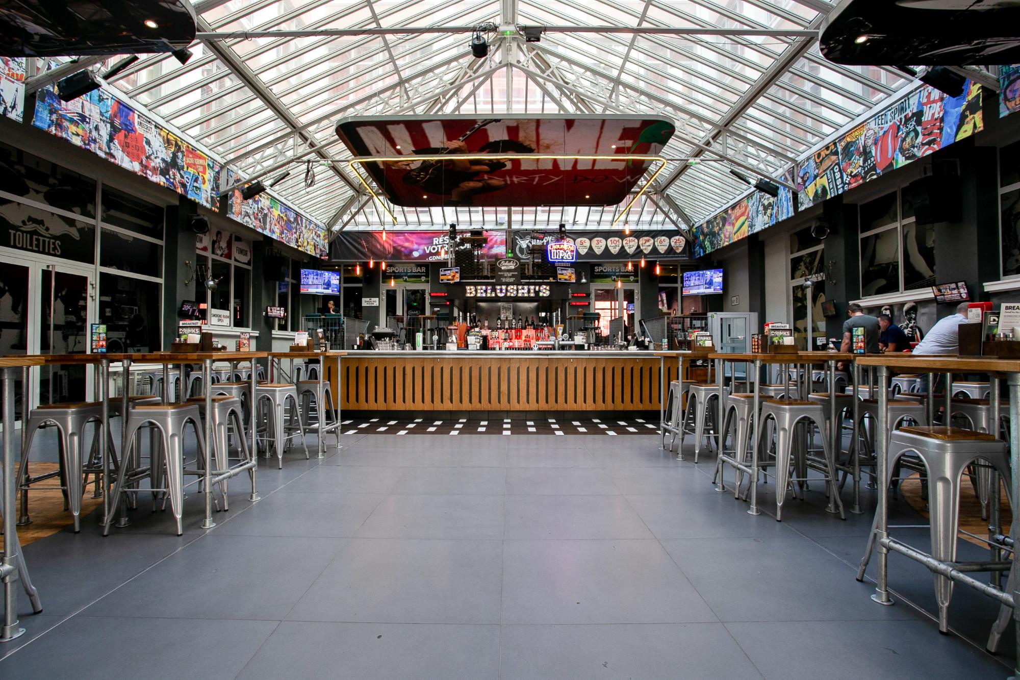 Best Sports Bars in Paris - Belushi's Gare Du Nord