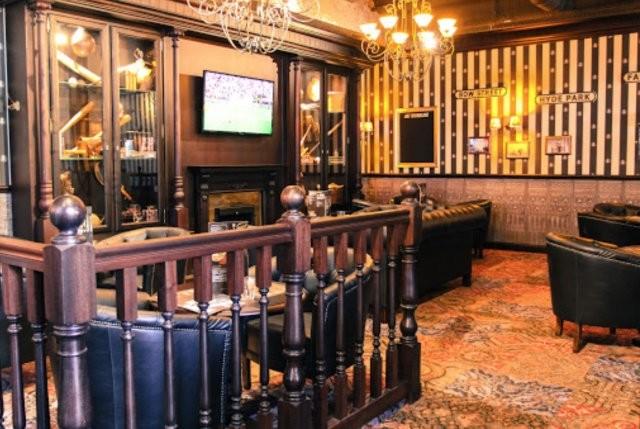 Best Sports Bars in Suresnes - Au Bureau Suresnes