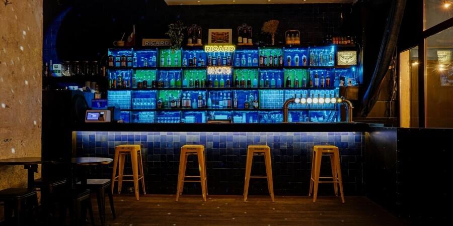 Best Sports Bars in Paris - L'Amphi Quai de Seine
