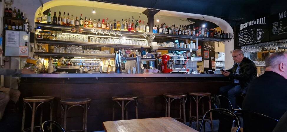 Best Sports Bars in Paris - La Cave Café