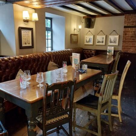 Best Sports Bars in Exeter - Black Horse (Exeter)