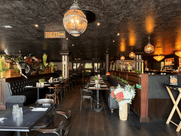 Best Sports Bars in Colmar - Au Bureau Colmar