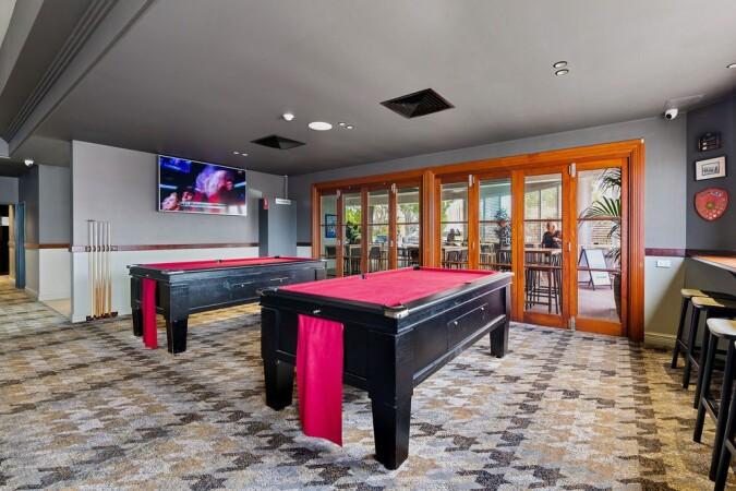 Best Sports Bars in Hope Island - Hope Island Tavern