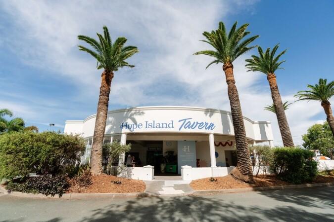 Best Sports Bars in Hope Island - Hope Island Tavern