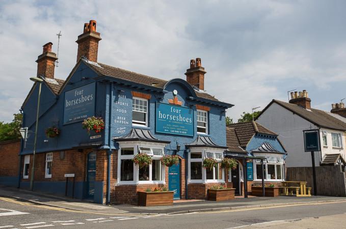 Best Sports Bars in Camberley - Four Horseshoes
