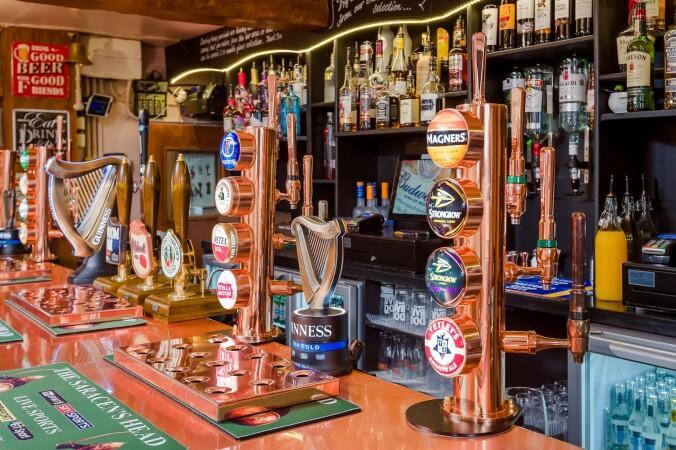 Best Sports Bars in Watford - THE SARACENS HEAD