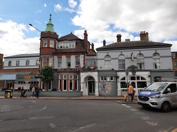 Best Sports Bars in London - Dog and Fox