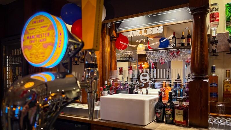 Best Sports Bars in Oldham - Weavers Arms