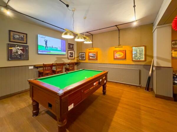 Best Sports Bars in Oldham - Weavers Arms
