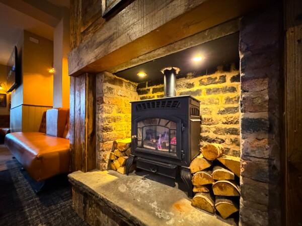 Best Sports Bars in Oldham - Weavers Arms