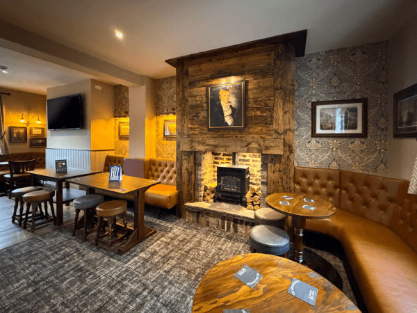 Best Sports Bars in Oldham - Weavers Arms