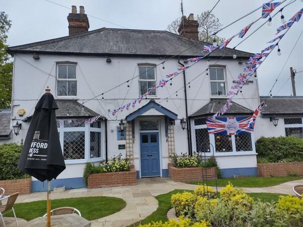 Best Sports Bars in Wokingham - White Horse