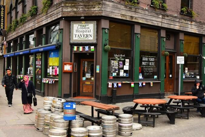 Best Sports Bars in London - London Hospital Tavern