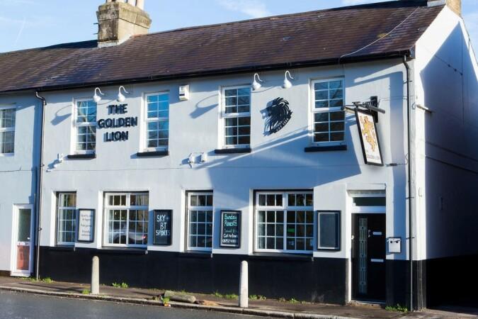 Best Sports Bars in Aldershot - The Golden Lion