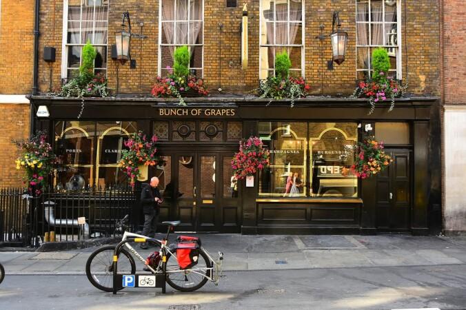 Best Sports Bars in London - Bunch of Grapes