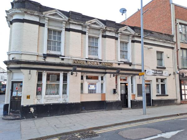 Best Sports Bars in London - Anglesea Arms