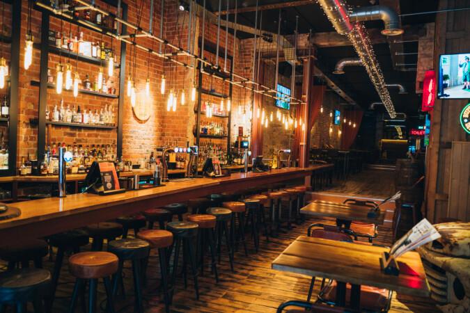 Best Sports Bars in Newcastle upon Tyne - Louie's Liquor Store