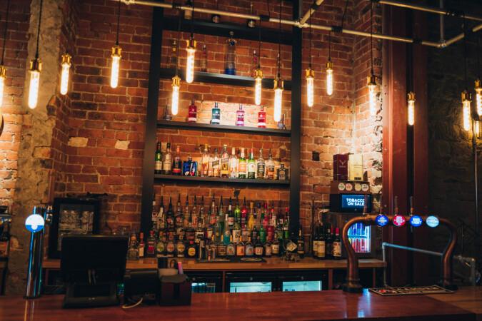 Best Sports Bars in Newcastle upon Tyne - Louie's Liquor Store