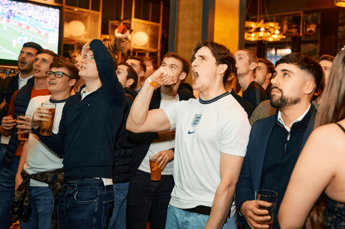 Best Sports Bars in London - Goldwood Sports Pub & Kitchen