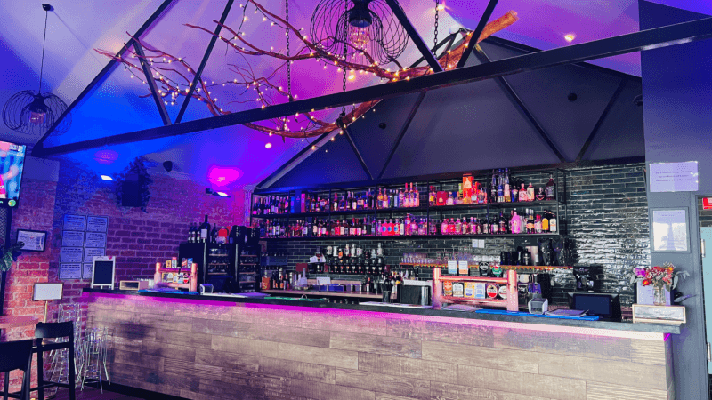 Best Sports Bars in Geraldton - The Foreshore Hangout Lounge