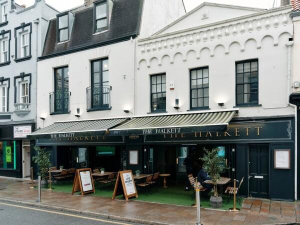 Best Sports Bars in St Helier - Halkett Pub and Eating House