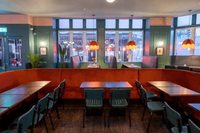 Best Sports Bars in LONDON - The Star by Liverpool Street