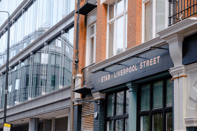 Best Sports Bars in LONDON - The Star by Liverpool Street