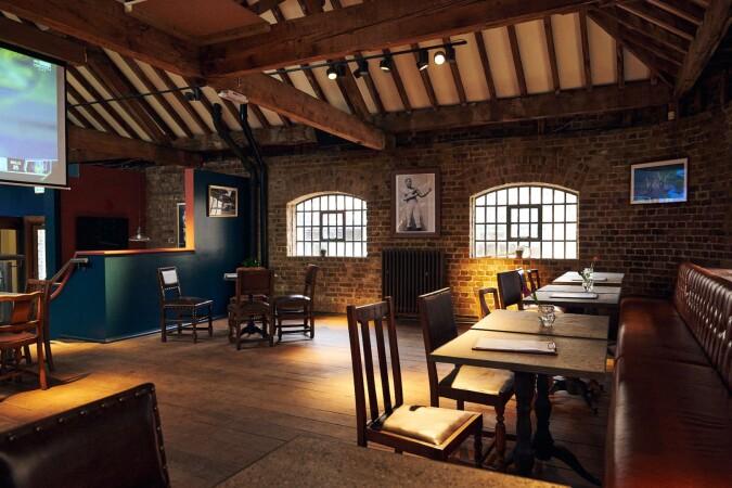 Best Sports Bars in London - Wapping Tavern