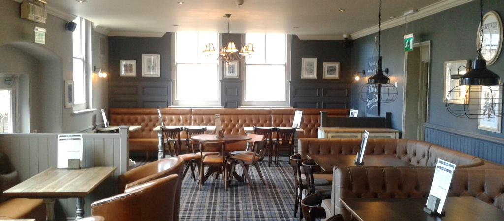 Best Sports Bars in St Albans - The Crown (St Albans)