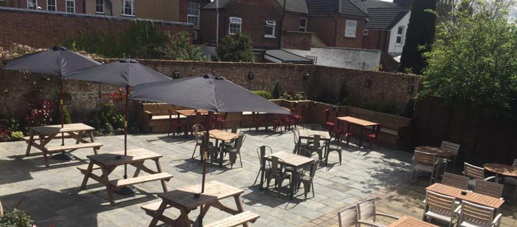 Best Sports Bars in St Albans - The Crown (St Albans)