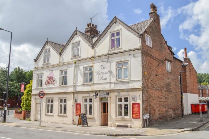 Best Sports Bars in Wigan - The Whitesmiths Arms