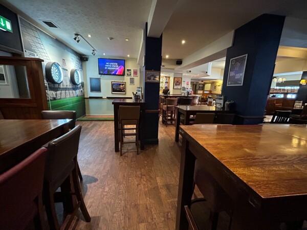 Best Sports Bars in Nuneaton - Longshoot (Nuneaton)