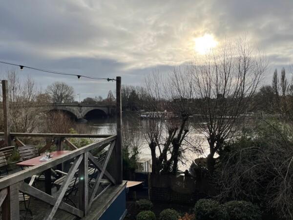 Best Sports Bars in London - One Over The Ait