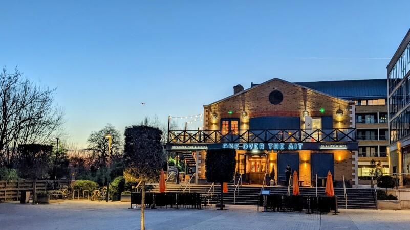 Best Sports Bars in London - One Over The Ait