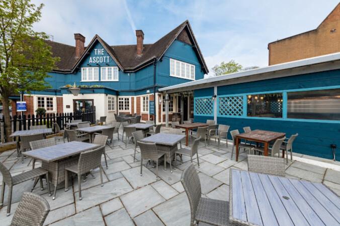 Best Sports Bars in Pinner - Ascott (Pinner)