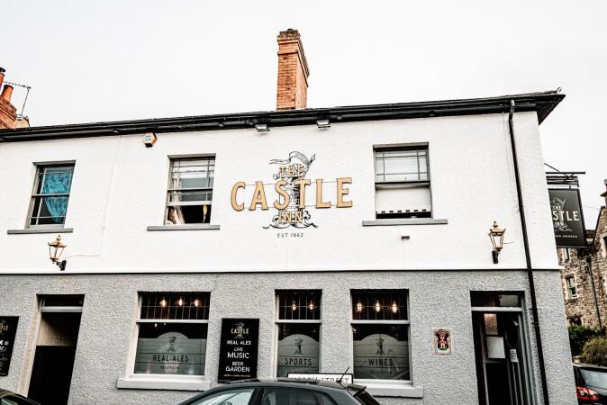 Best Sports Bars in SWINDON - The Castle Inn