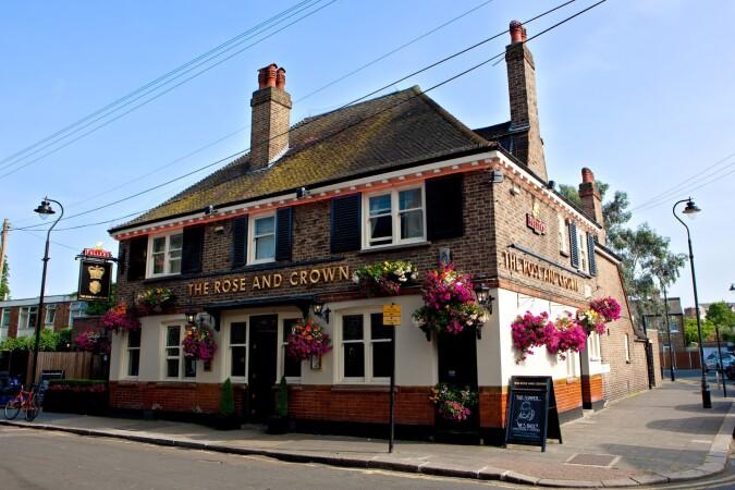 Best Sports Bars in London - Rose & Crown Ealing