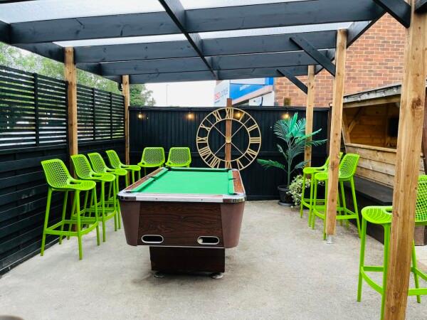 Best Sports Bars in Hazlemere - The Three horseshoes