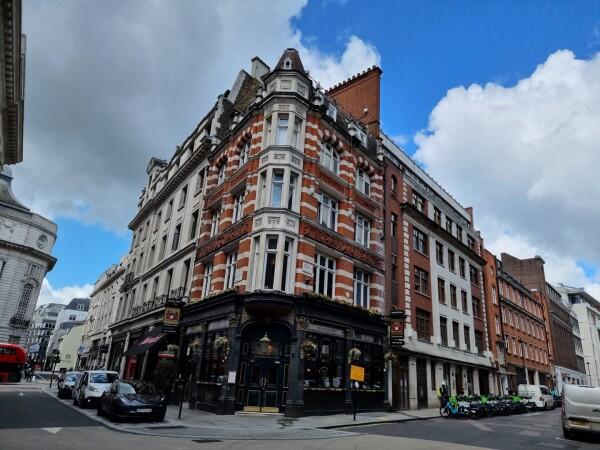 Best Sports Bars in London - The Leicester Arms