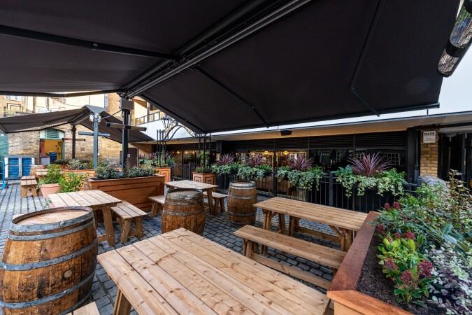 Best Sports Bars in London - The Coach House at The George