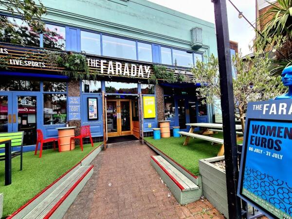 Best Sports Bars in Epsom - The Faraday Epsom