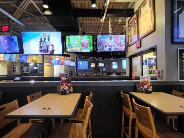Best Sports Bars in Champaign - Buffalo Wild Wings @ Champaign, Il